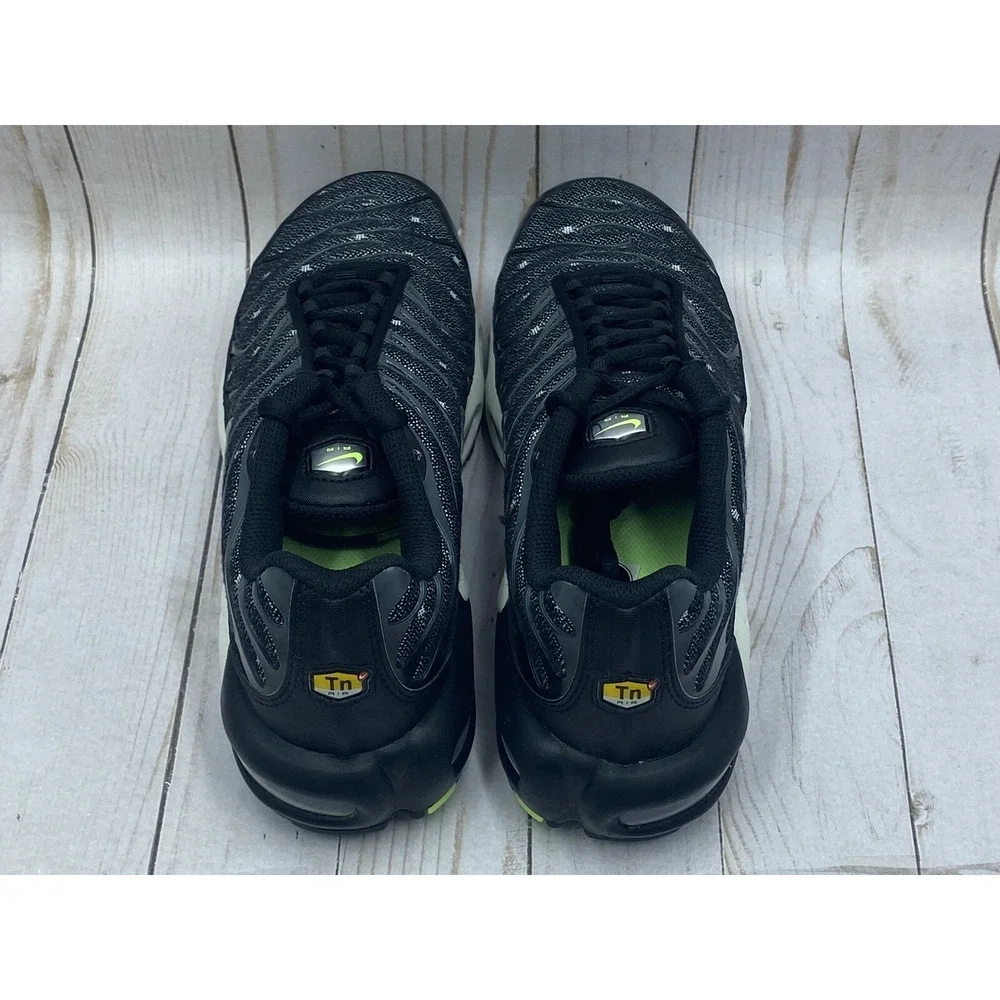 Nike Air Max Plus‎ SE Black Chrome Size 7 DM7570‑001